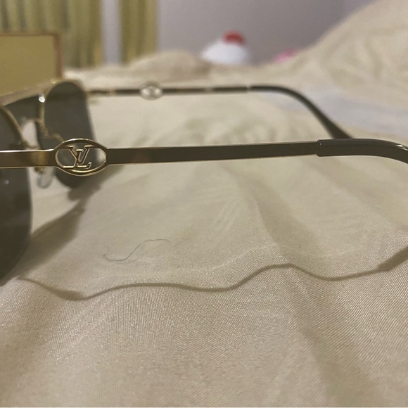 Louis Vuitton sunglasses - Picture 3 of 8
